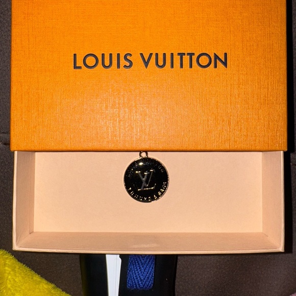 Black and Gold Pendant - Picture 3 of 4